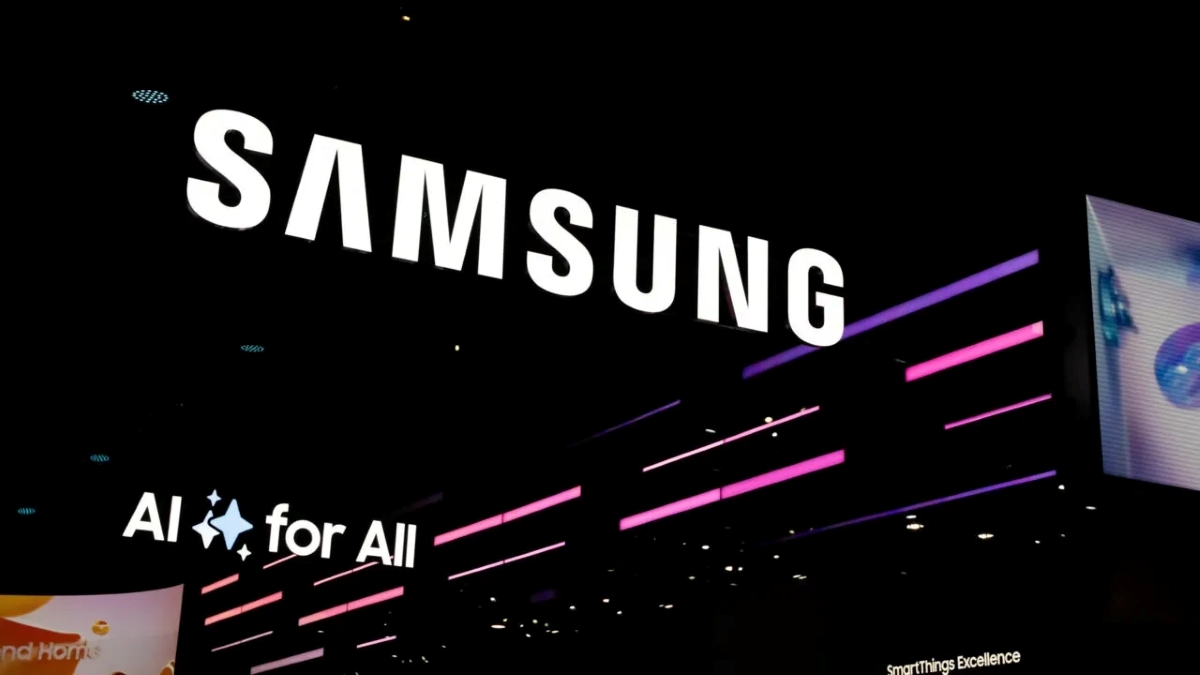 Samsung-logo-at-CES-2025-Stock-photo-2-1280w-720h چرا سامسونگ پادشاه گوشیهای اندرویدی است؟ - نیعان مگ